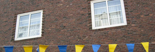 HausfassademitWimpeln500x170